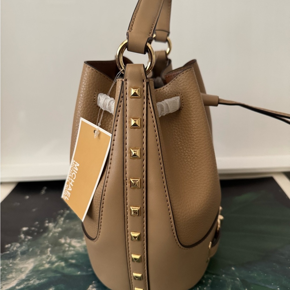 Michael Kors bucket bag - Picture 3 of 7